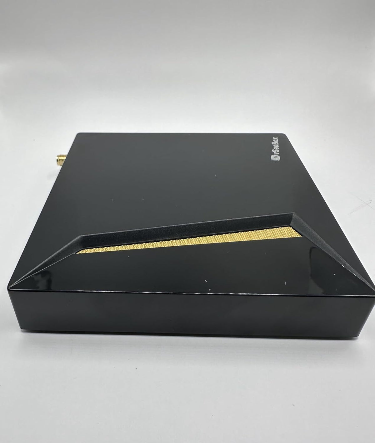 vSeeBox with Bluetooth Voice Remote & Wi-Fi H9450