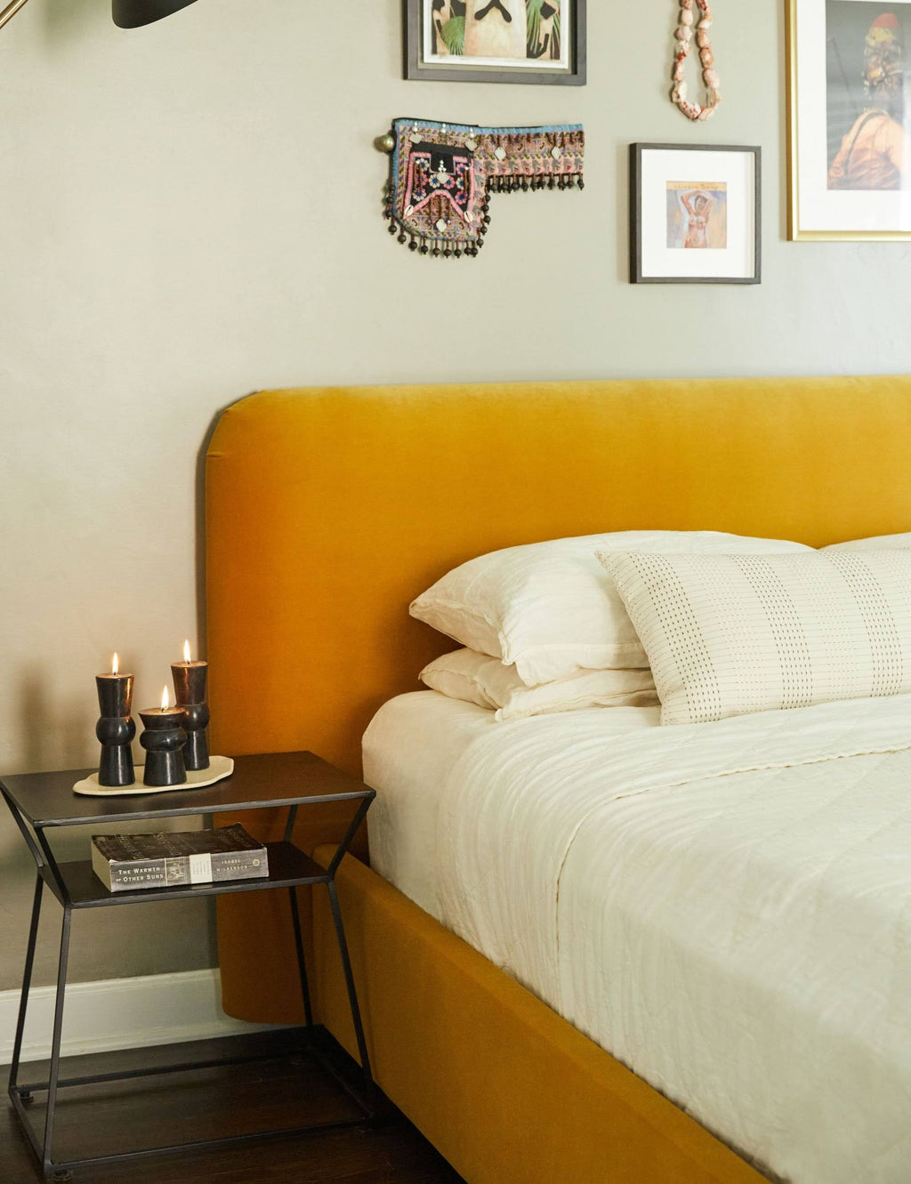 Black Side Table E668237