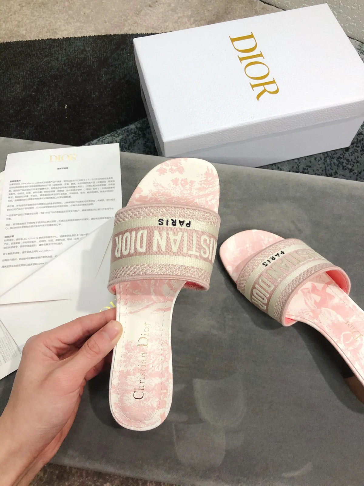 Women Slippers D43462