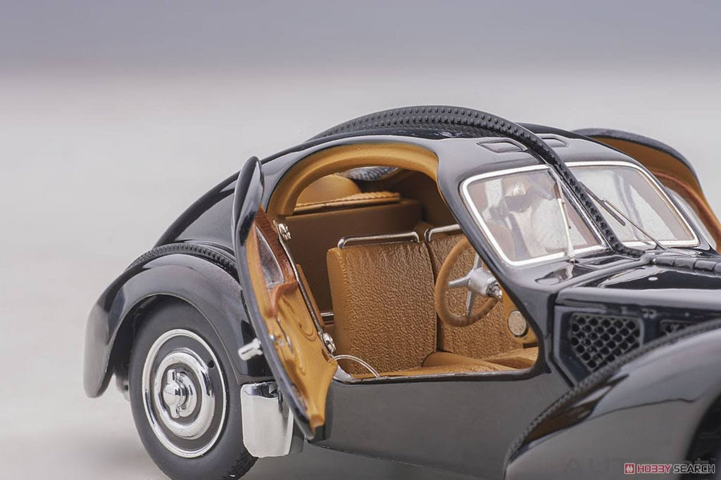 Black 1/43 Diecast Model Car M662
