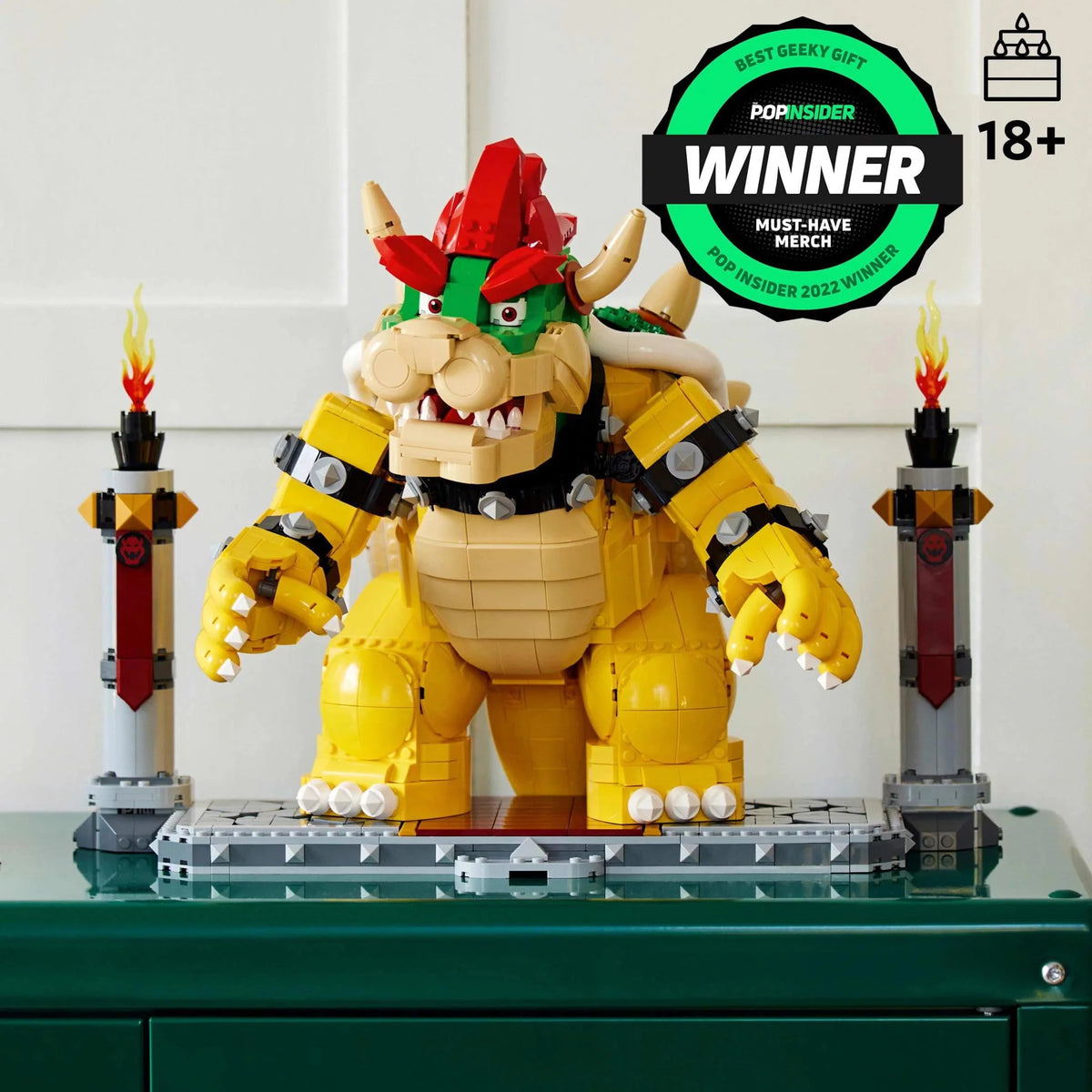 Posable Collectible Figure with Battle Platform L5602