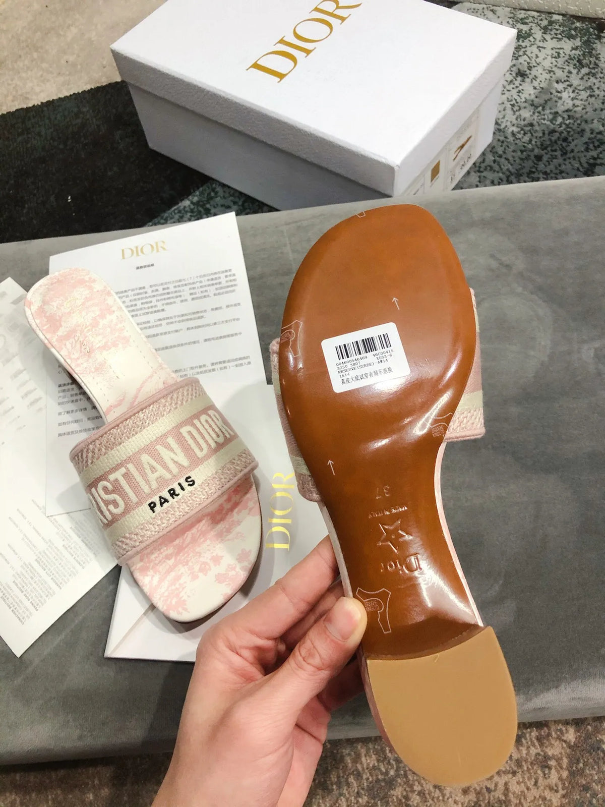Women Slippers D43462