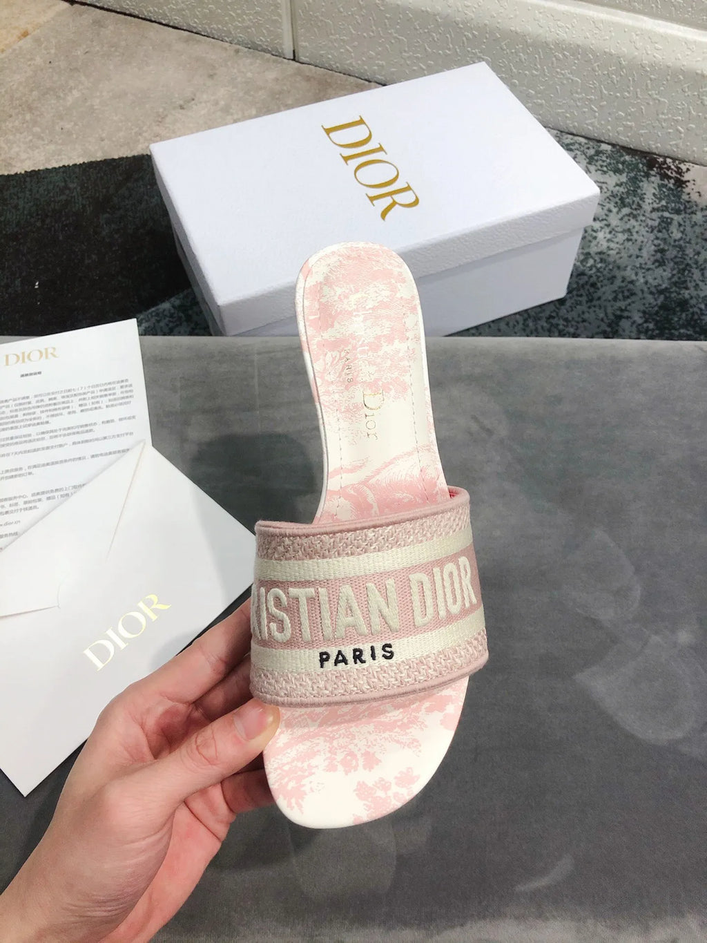 Women Slippers D43462